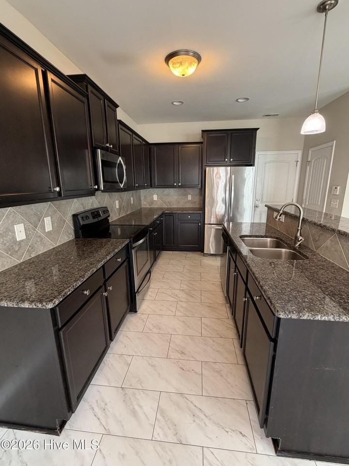 2125 Cove Ct - Photo 4 of 14