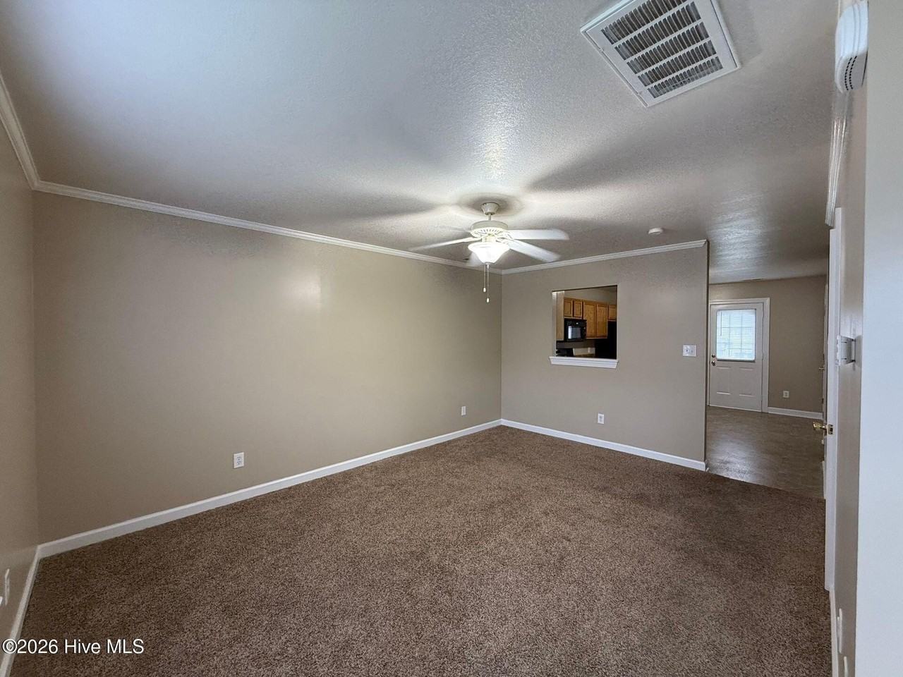 110 Ashwood Dr - Photo 2 of 11