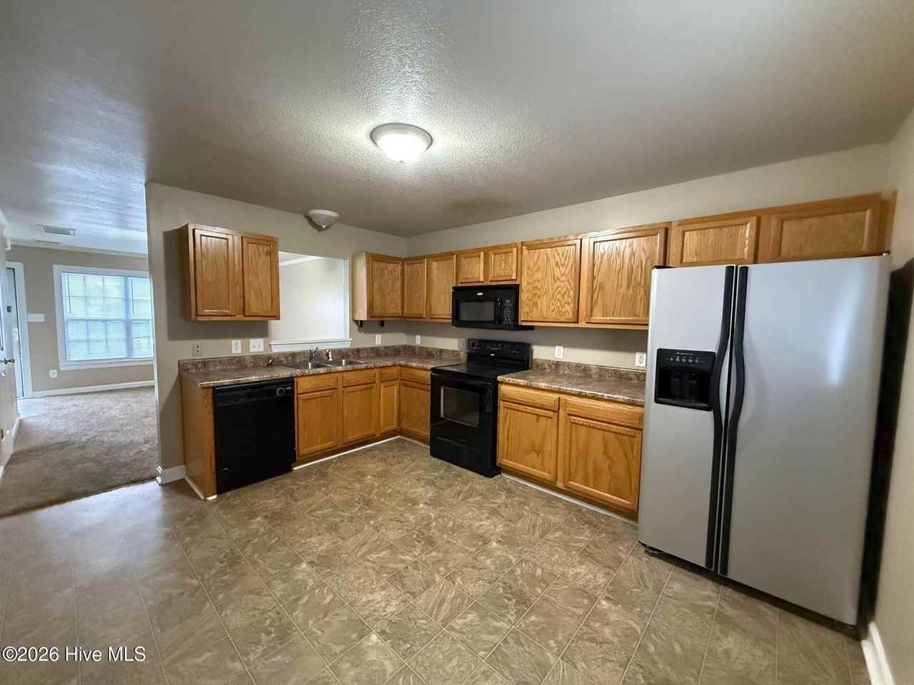 110 Ashwood Dr - Photo 4 of 11