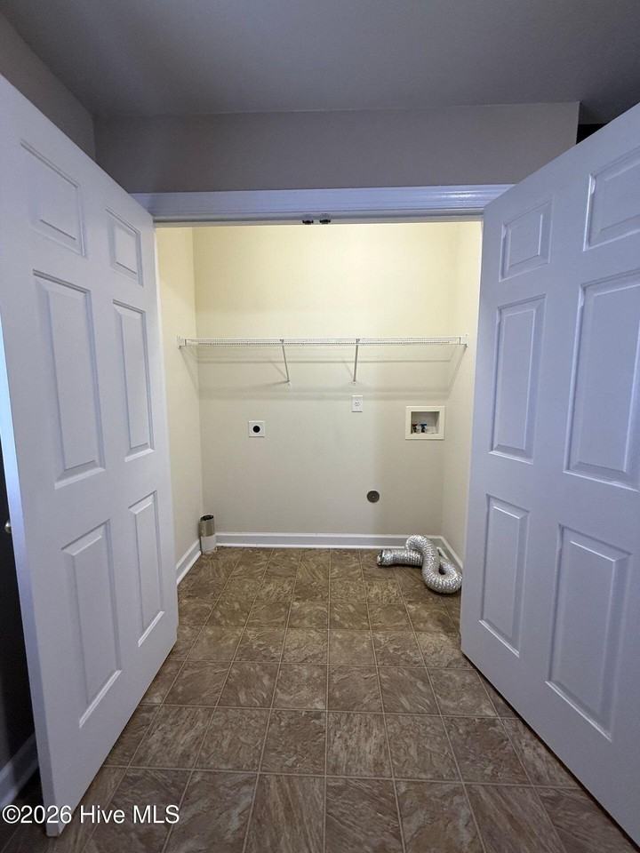 110 Ashwood Dr - Photo 5 of 11