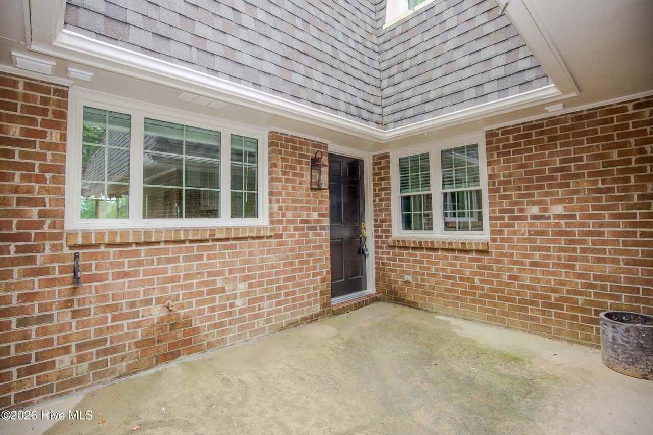 131 Racquet Ln - Photo 2 of 50