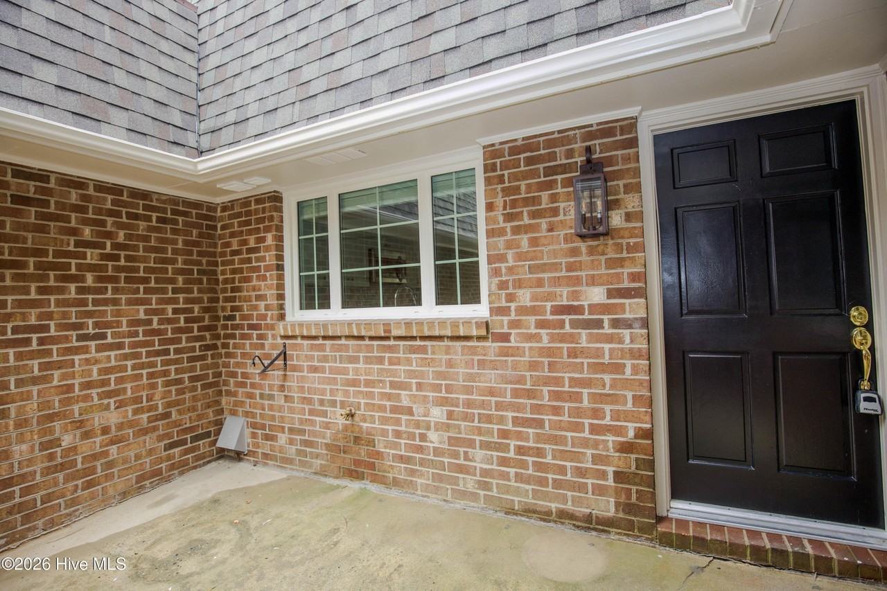 131 Racquet Ln - Photo 3 of 50