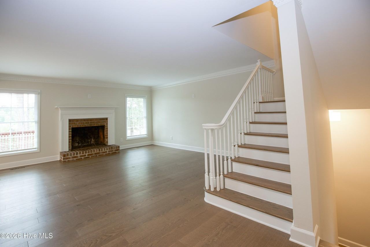 131 Racquet Ln - Photo 4 of 50