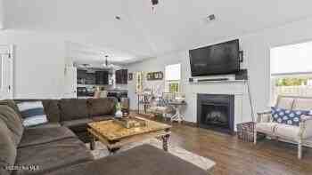 310 Vintage Ct - Photo 7 of 34