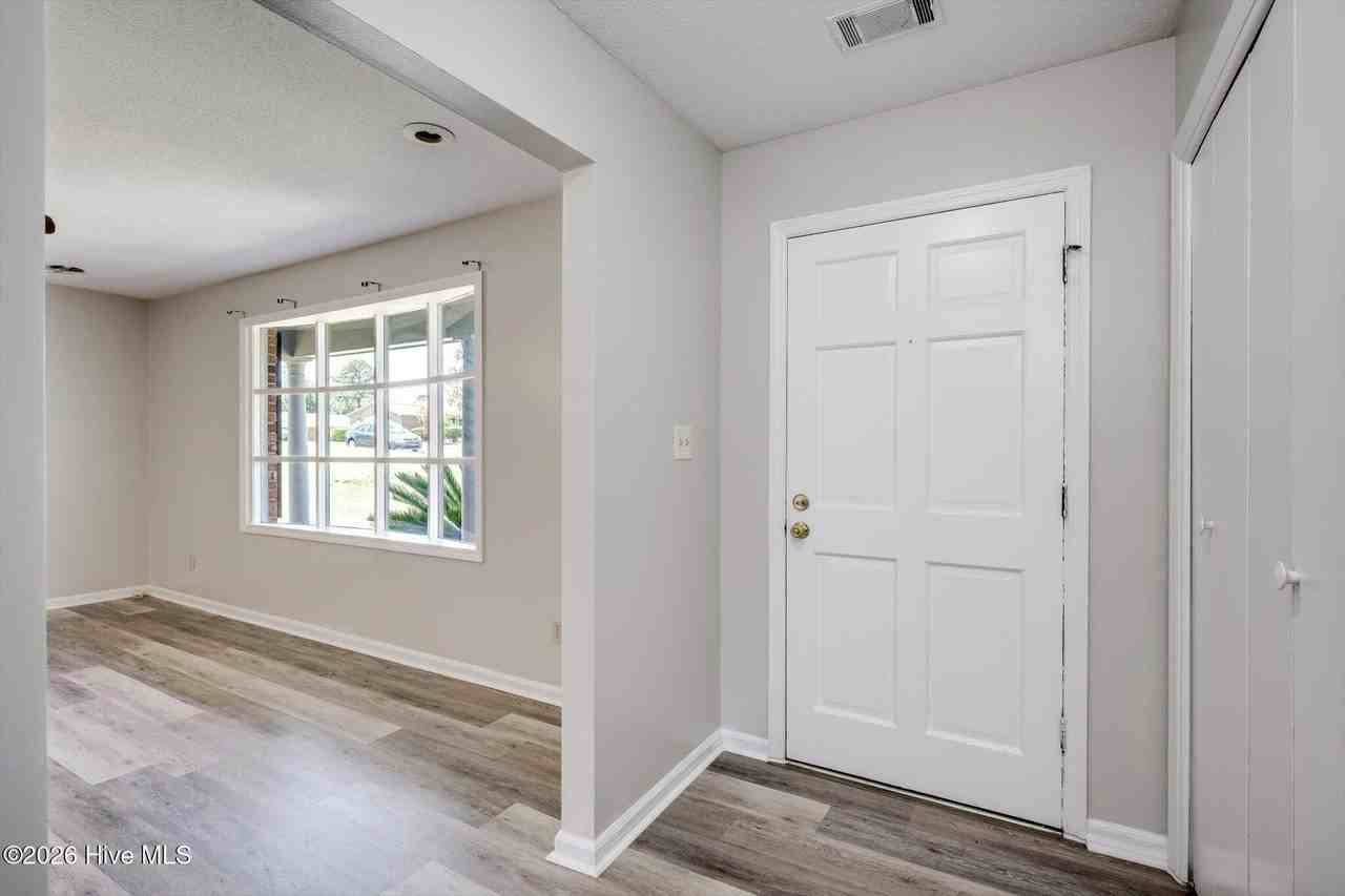 152 Holiday Dr - Photo 7 of 44