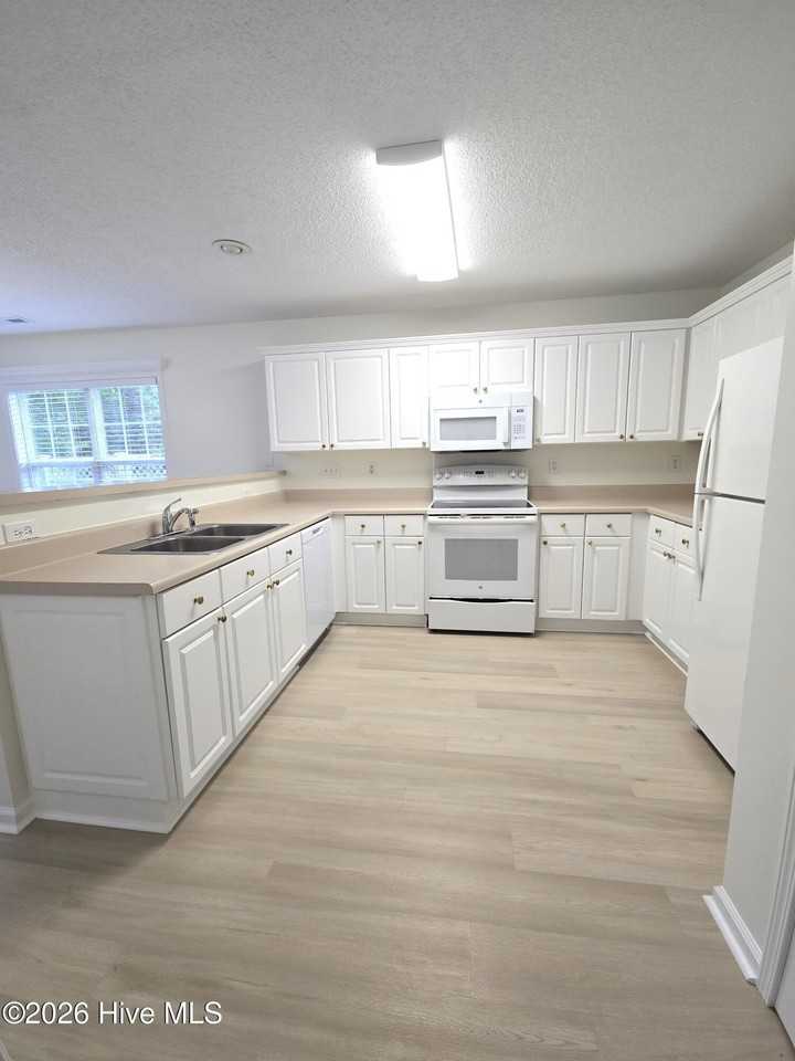 5005 Woods Edge Rd - Photo 5 of 17