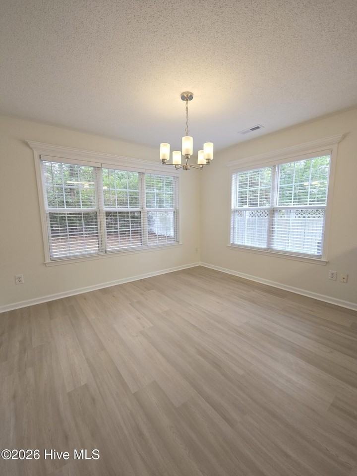 5005 Woods Edge Rd - Photo 7 of 17