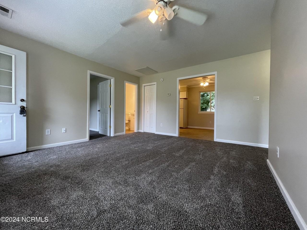 17 Lakewood Ct - Photo 3 of 16
