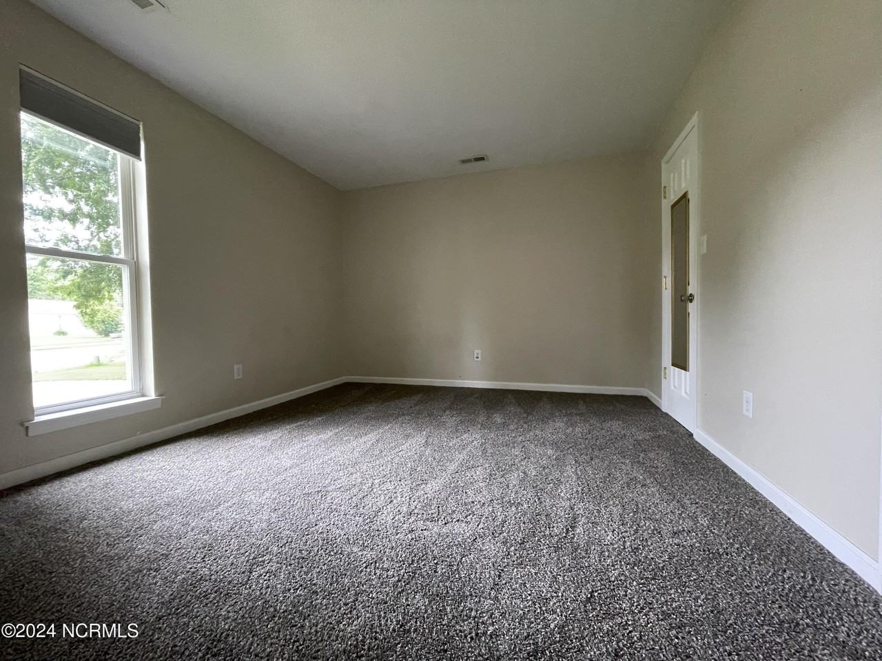 17 Lakewood Ct - Photo 5 of 16