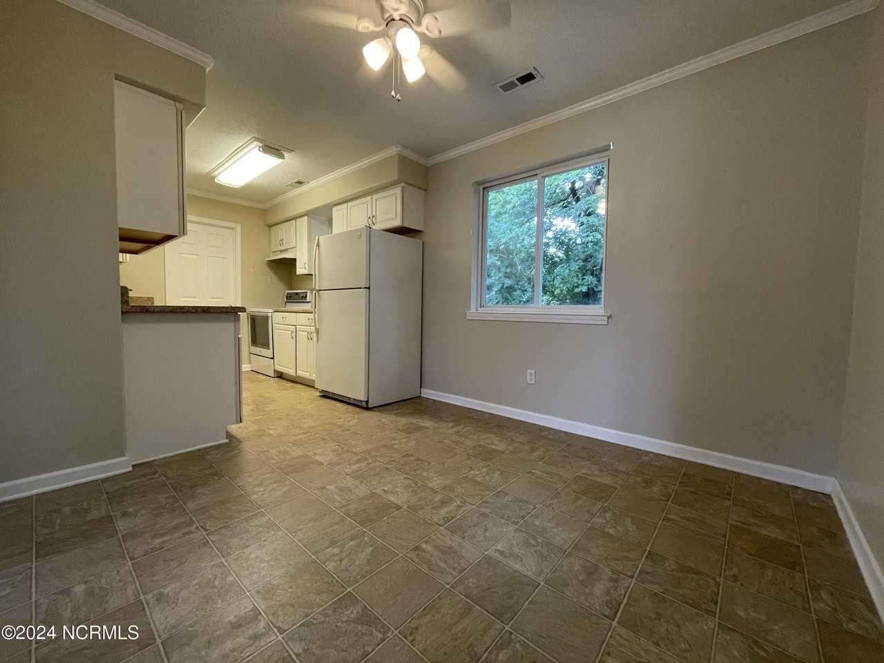17 Lakewood Ct - Photo 7 of 16