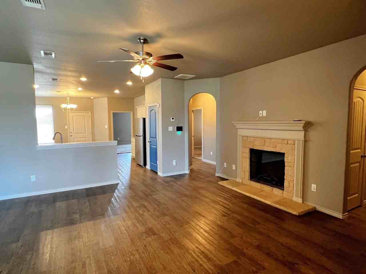 7609 86th St - Photo 7 of 15
