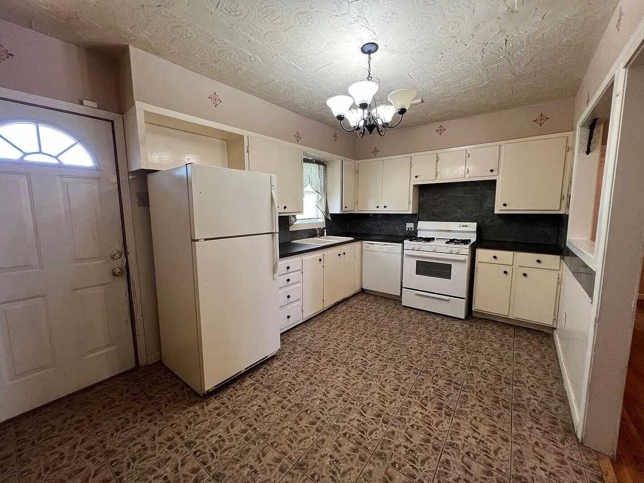 3118 29th St - Photo 4 of 9