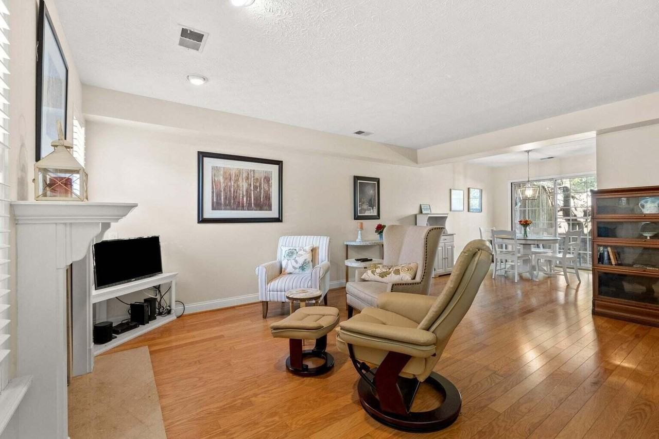 541 W Short St #14 - Photo 6 of 36