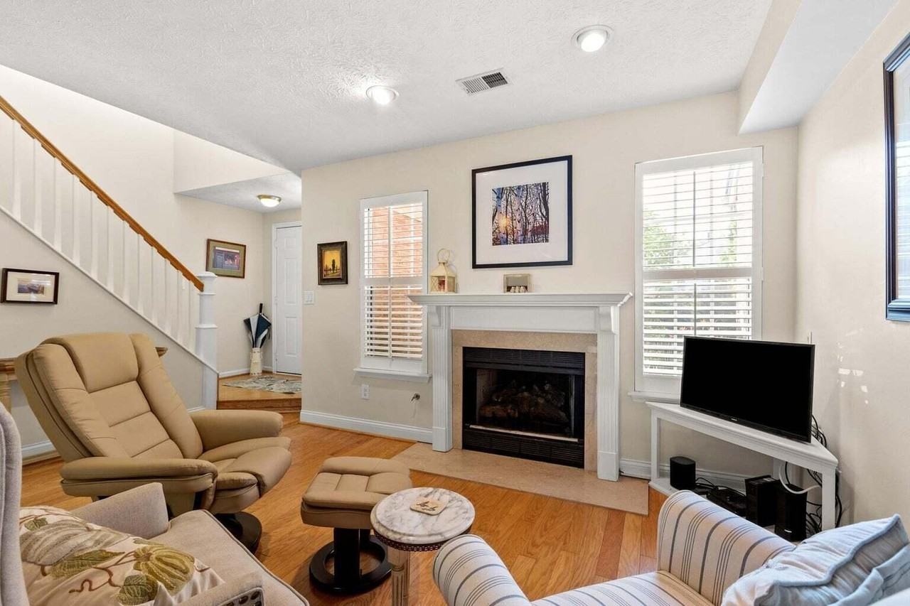541 W Short St #14 - Photo 7 of 36