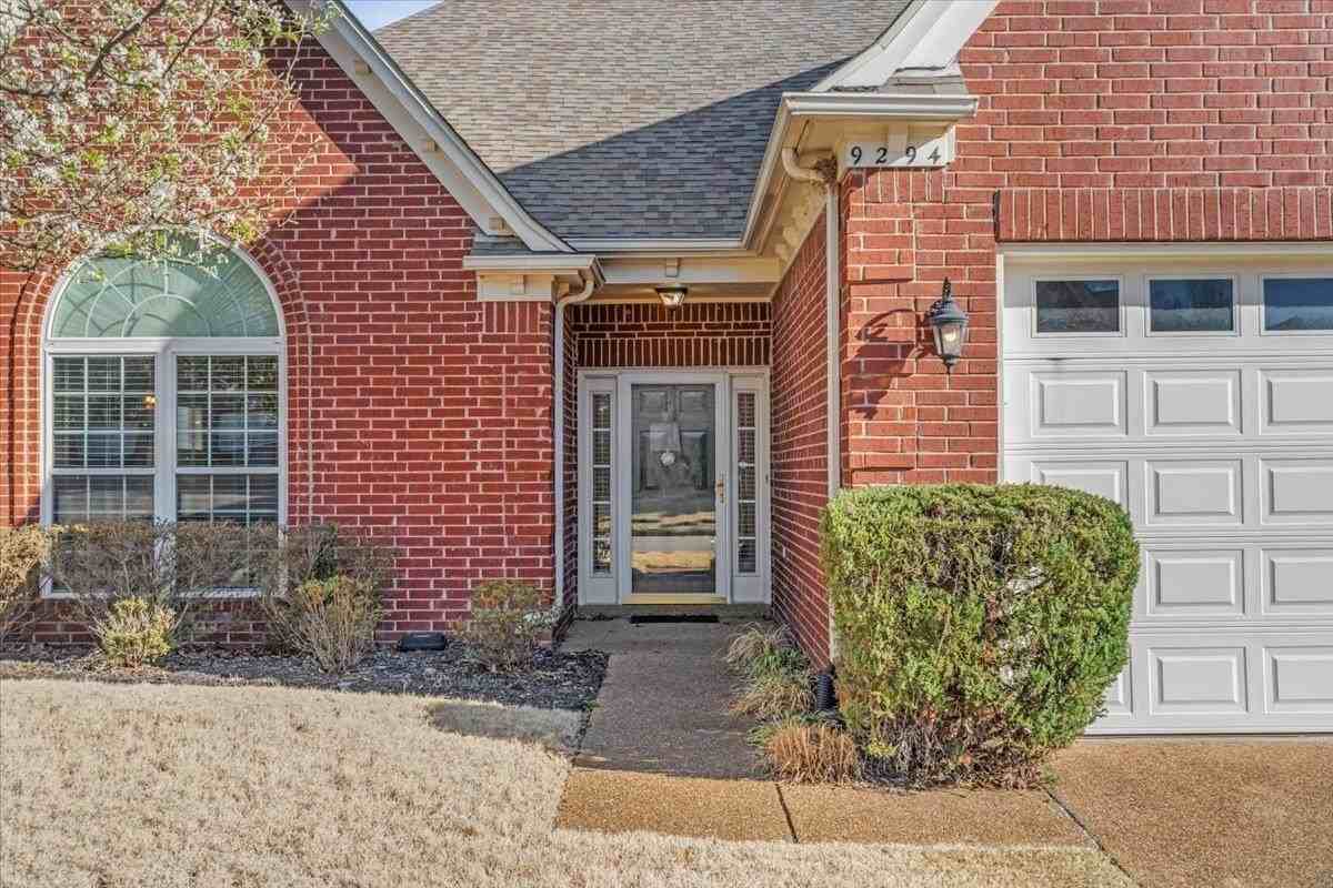 9294 S Fairmont Cir - Photo 2 of 14