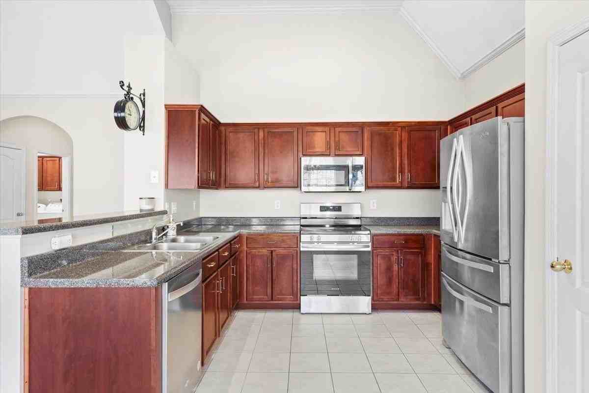 9294 S Fairmont Cir - Photo 4 of 14