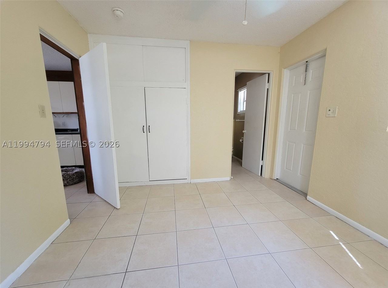 305 S Ocean Dr #4 - Photo 6 of 14