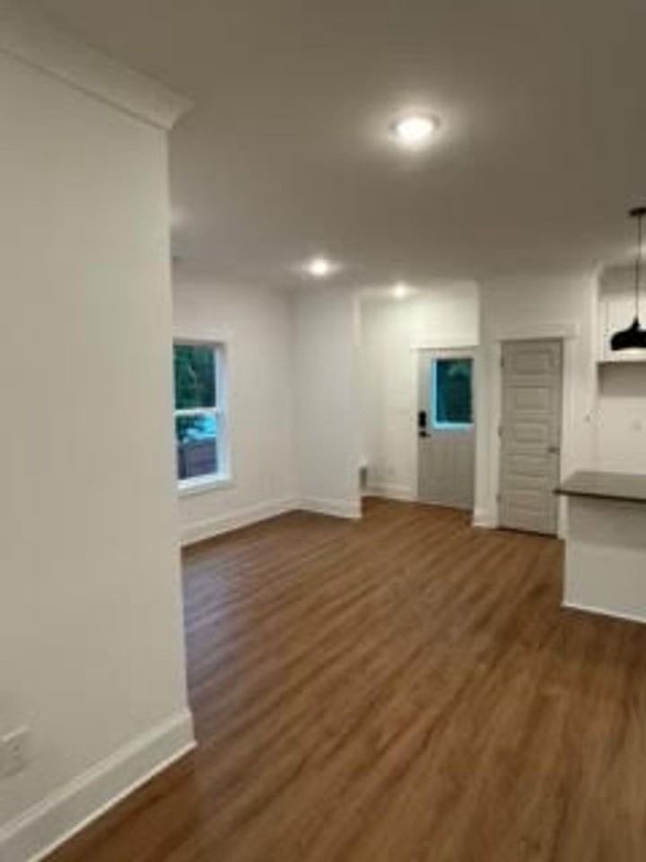 260 Griffeth St - Photo 4 of 21
