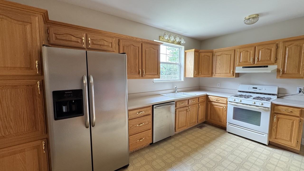312 Lynn Ave #1 - Photo 5 of 17