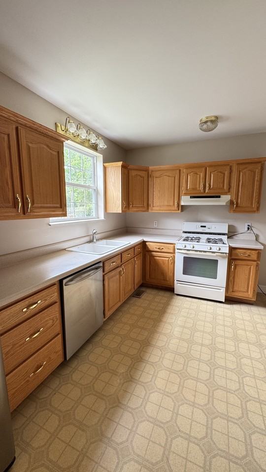 312 Lynn Ave #1 - Photo 6 of 17