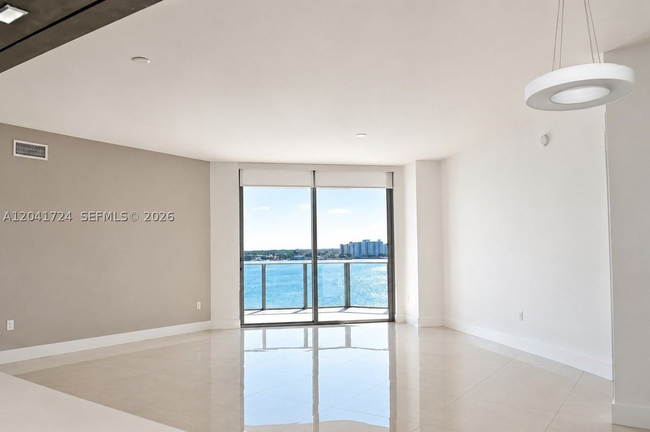 17301 Biscayne Blvd #1407 - Photo 3 of 18