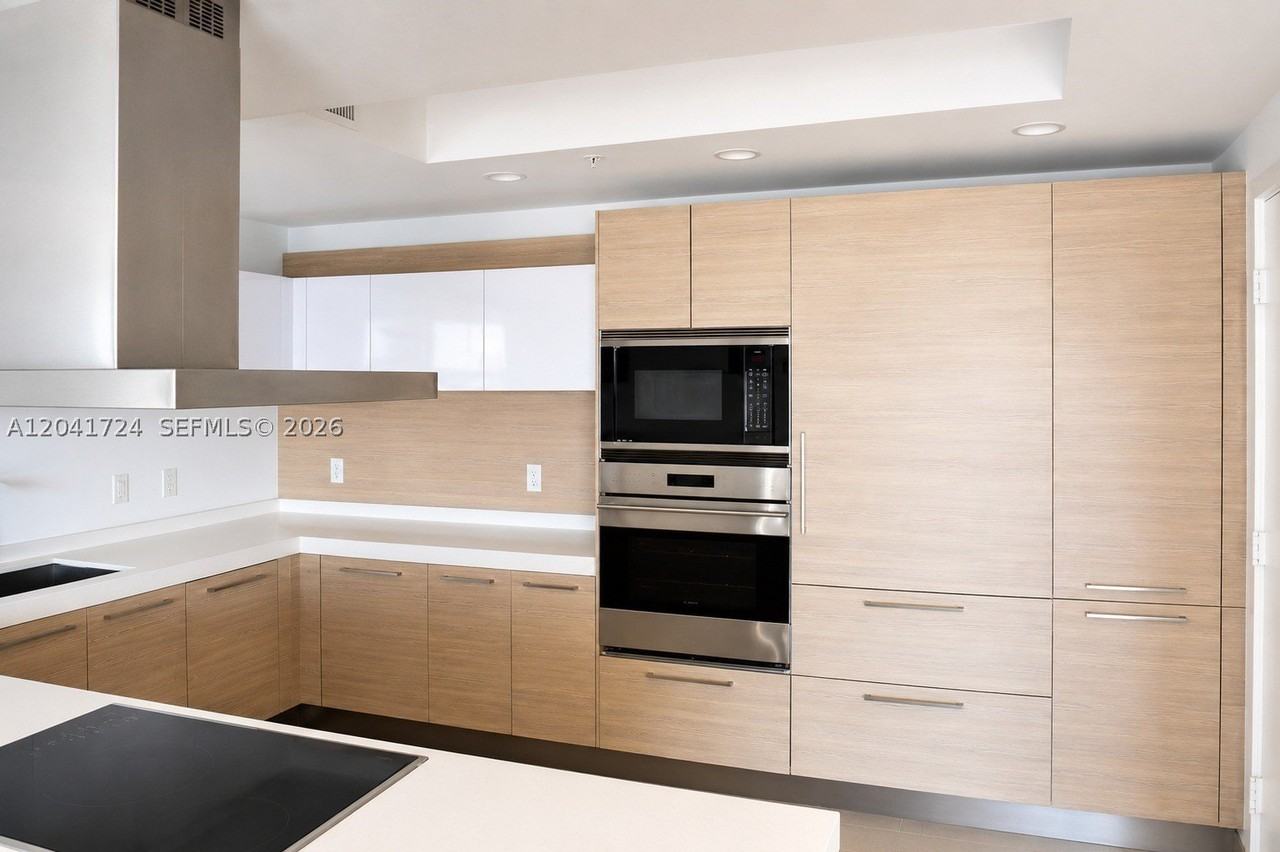 17301 Biscayne Blvd #1407 - Photo 4 of 18