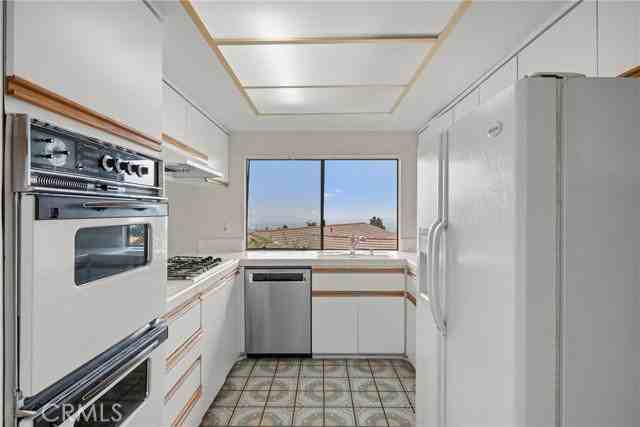 3825 Skycrest Dr - Photo 5 of 8