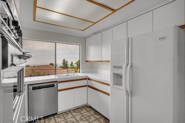 3825 Skycrest Dr - Photo 6 of 8
