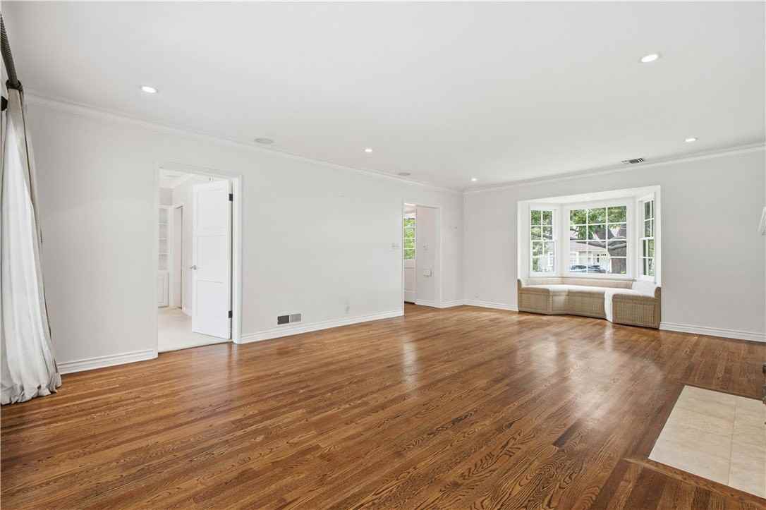 1536 Bradbury Rd - Photo 2 of 4
