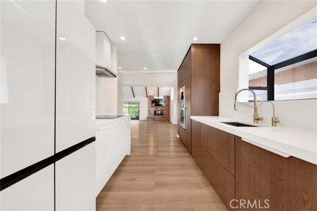 1432 N Catalina St - Photo 3 of 8