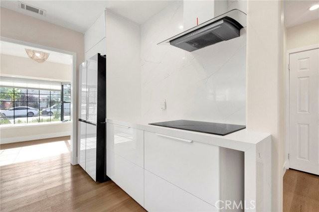 1432 N Catalina St - Photo 5 of 8