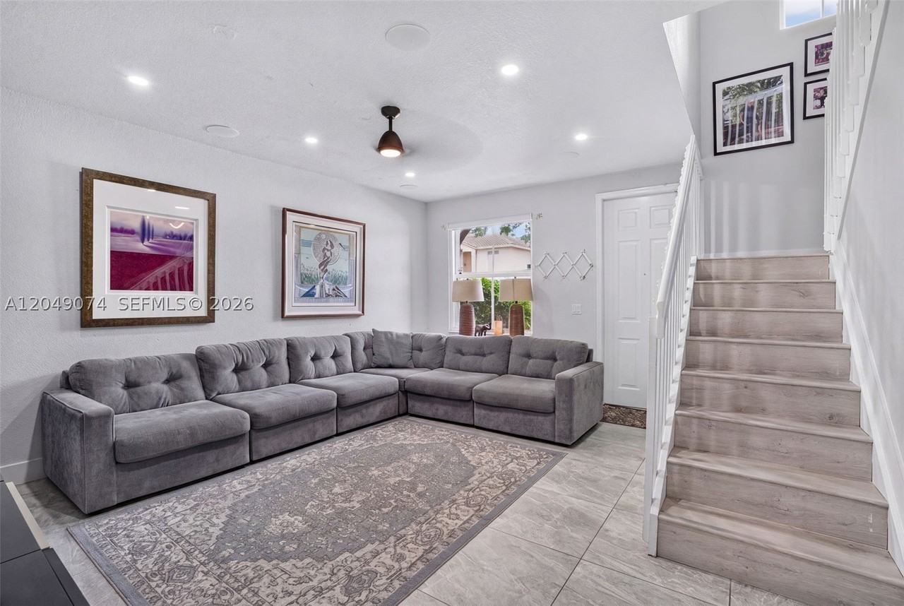 913 Nw 135th Ave - Photo 5 of 24