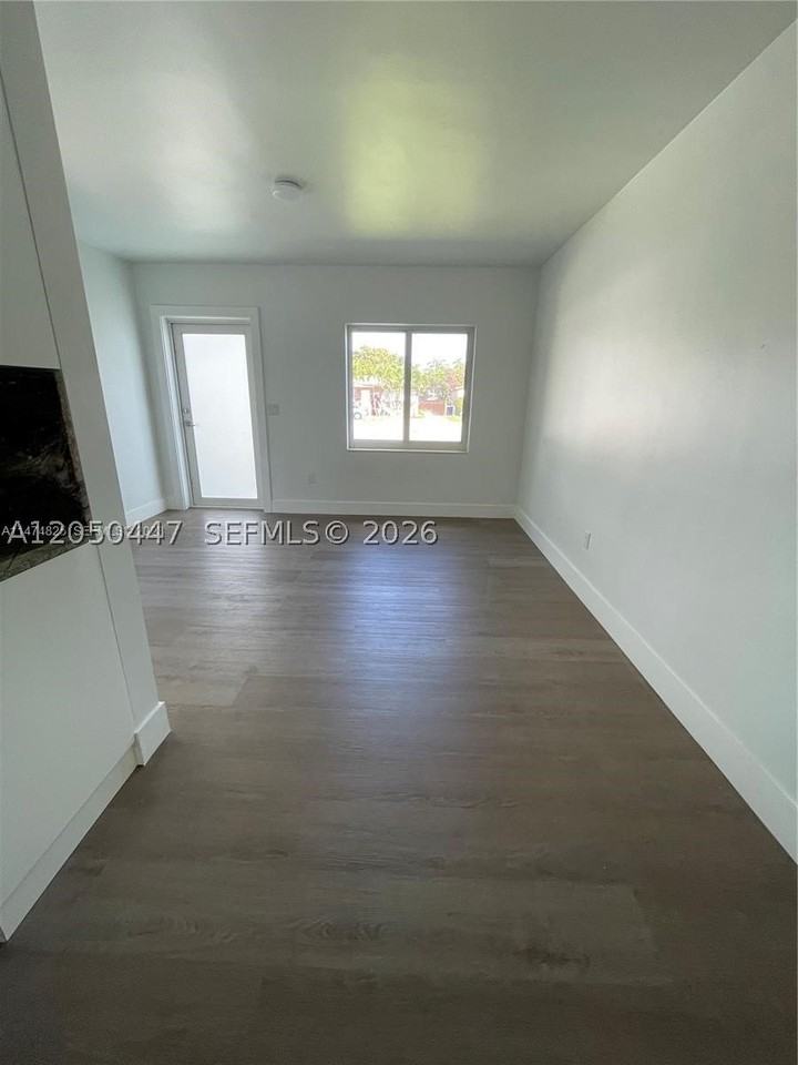 2856 Sw 37th Ave #2856 - Photo 2 of 8