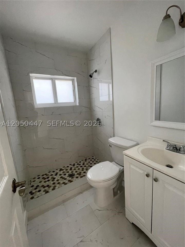 2856 Sw 37th Ave #2856 - Photo 4 of 8