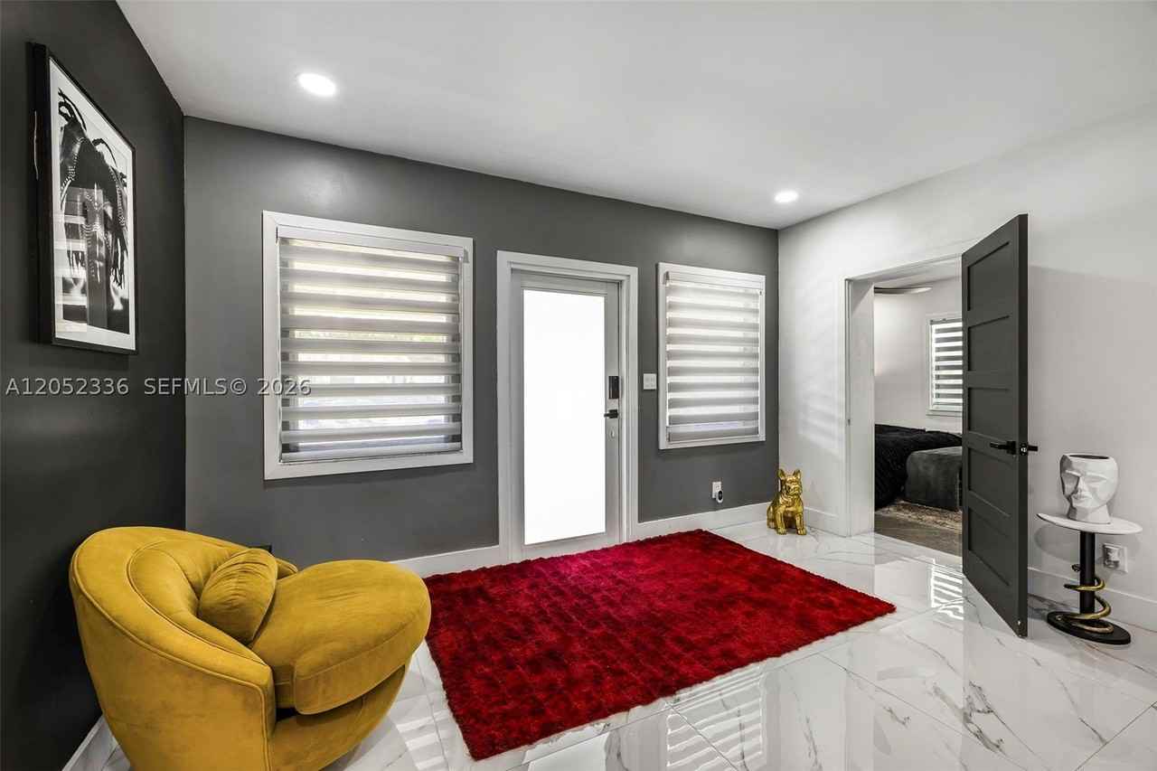 285 Nw 45th St #0 - Photo 5 of 25