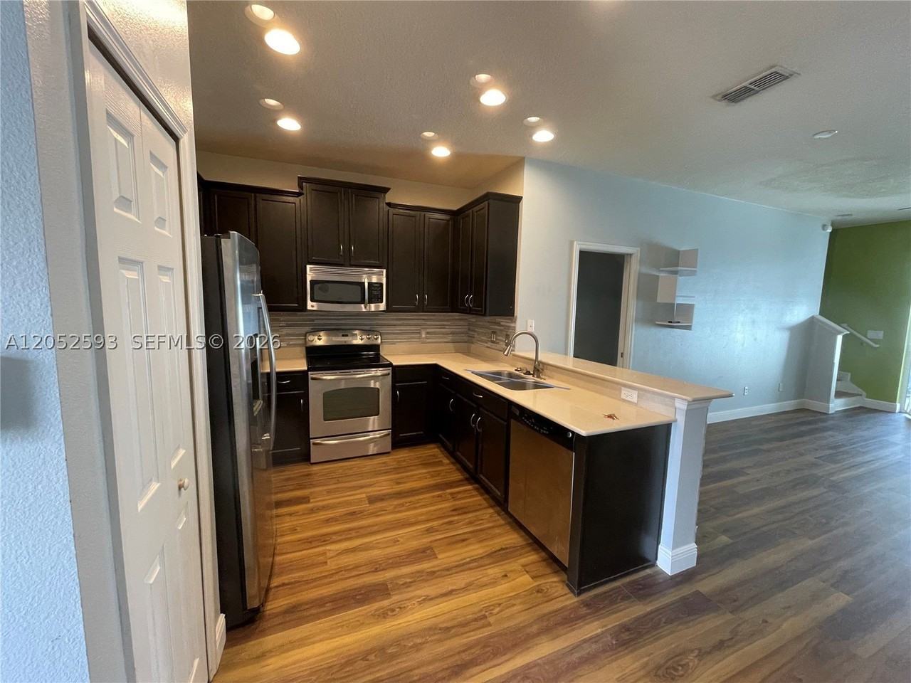 9038 Shepton St - Photo 4 of 22