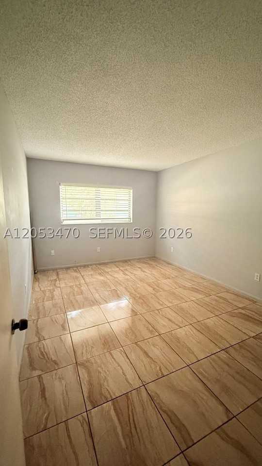 9360 9360 SW 87th Ave #N5 - Photo 4 of 13
