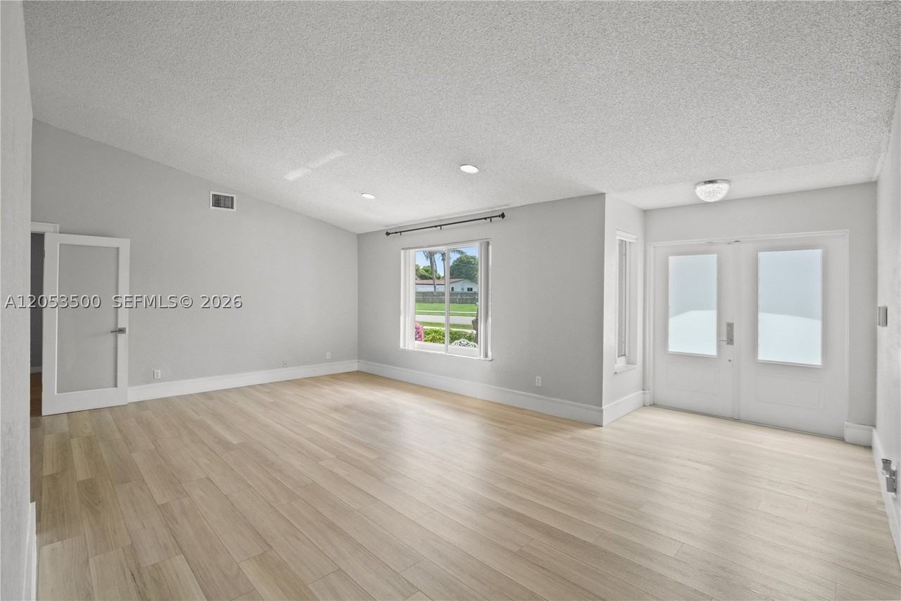 4040 Ne 6th Ave #4040 - Photo 3 of 38