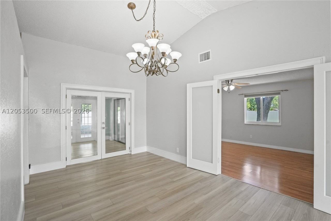 4040 Ne 6th Ave #4040 - Photo 6 of 38