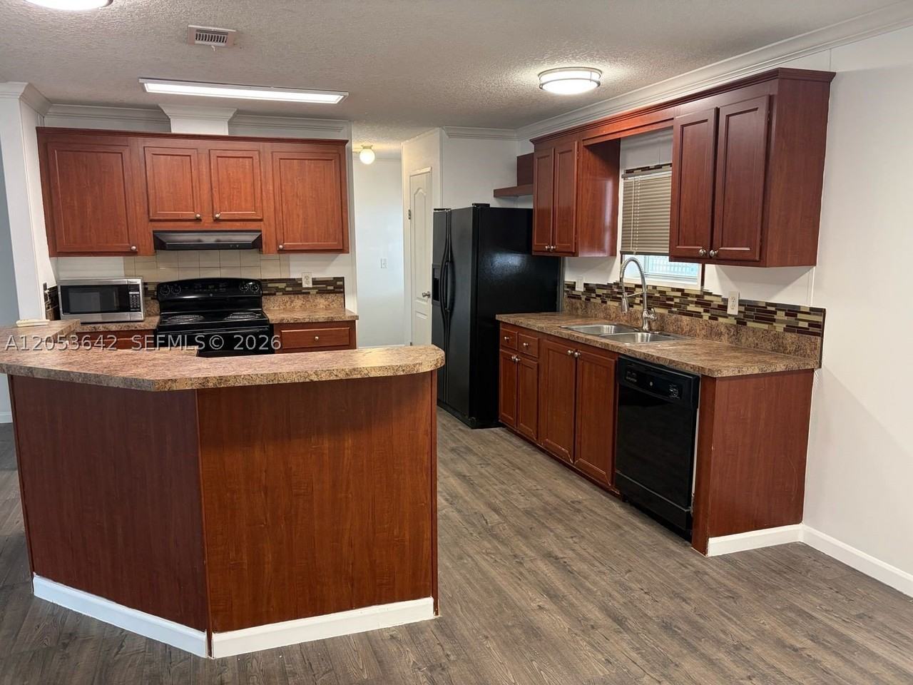 390 Nw 134th Ave - Photo 4 of 17