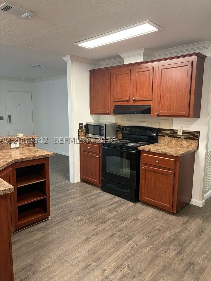 390 Nw 134th Ave - Photo 5 of 17