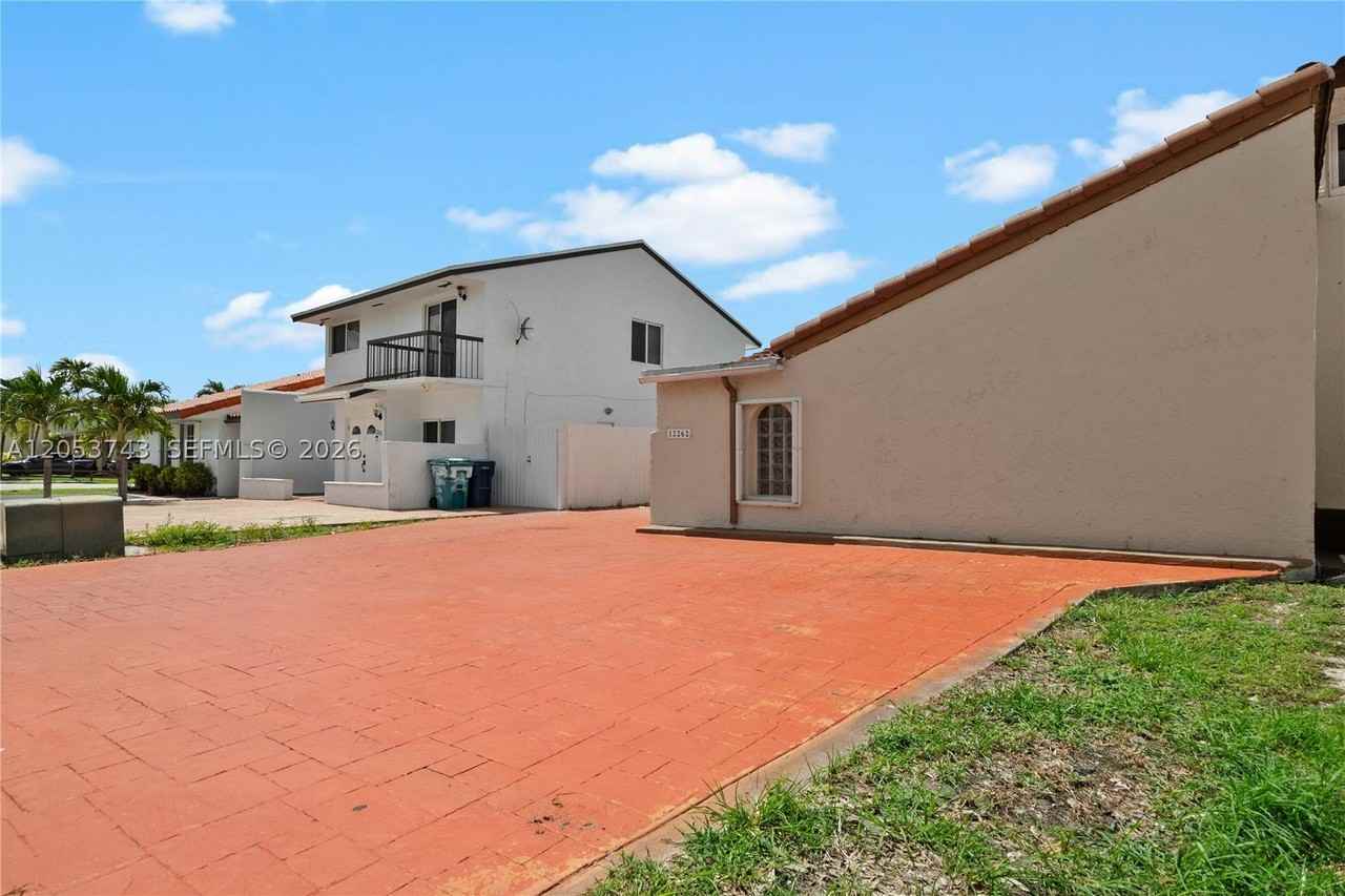 12262 Sw 10th St #3-8AI - Photo 2 of 25
