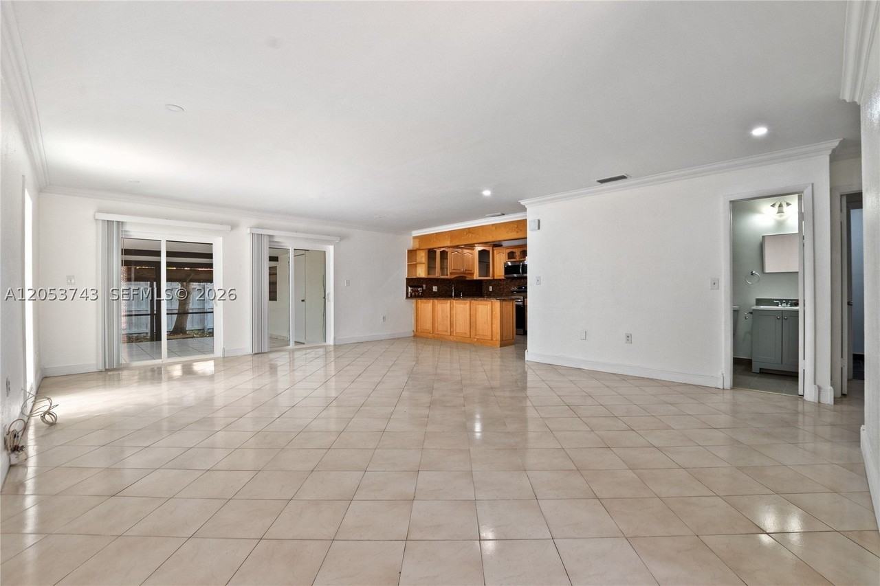 12262 Sw 10th St #3-8AI - Photo 3 of 25