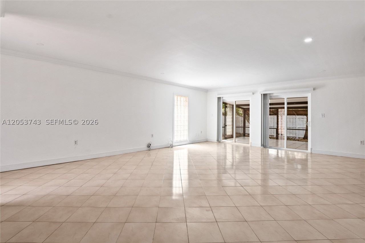 12262 Sw 10th St #3-8AI - Photo 4 of 25