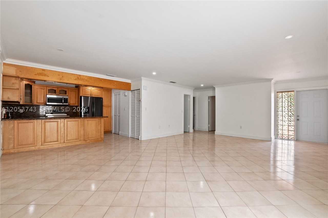 12262 Sw 10th St #3-8AI - Photo 5 of 25