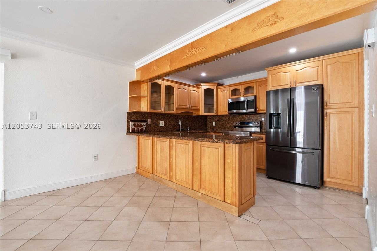 12262 Sw 10th St #3-8AI - Photo 6 of 25