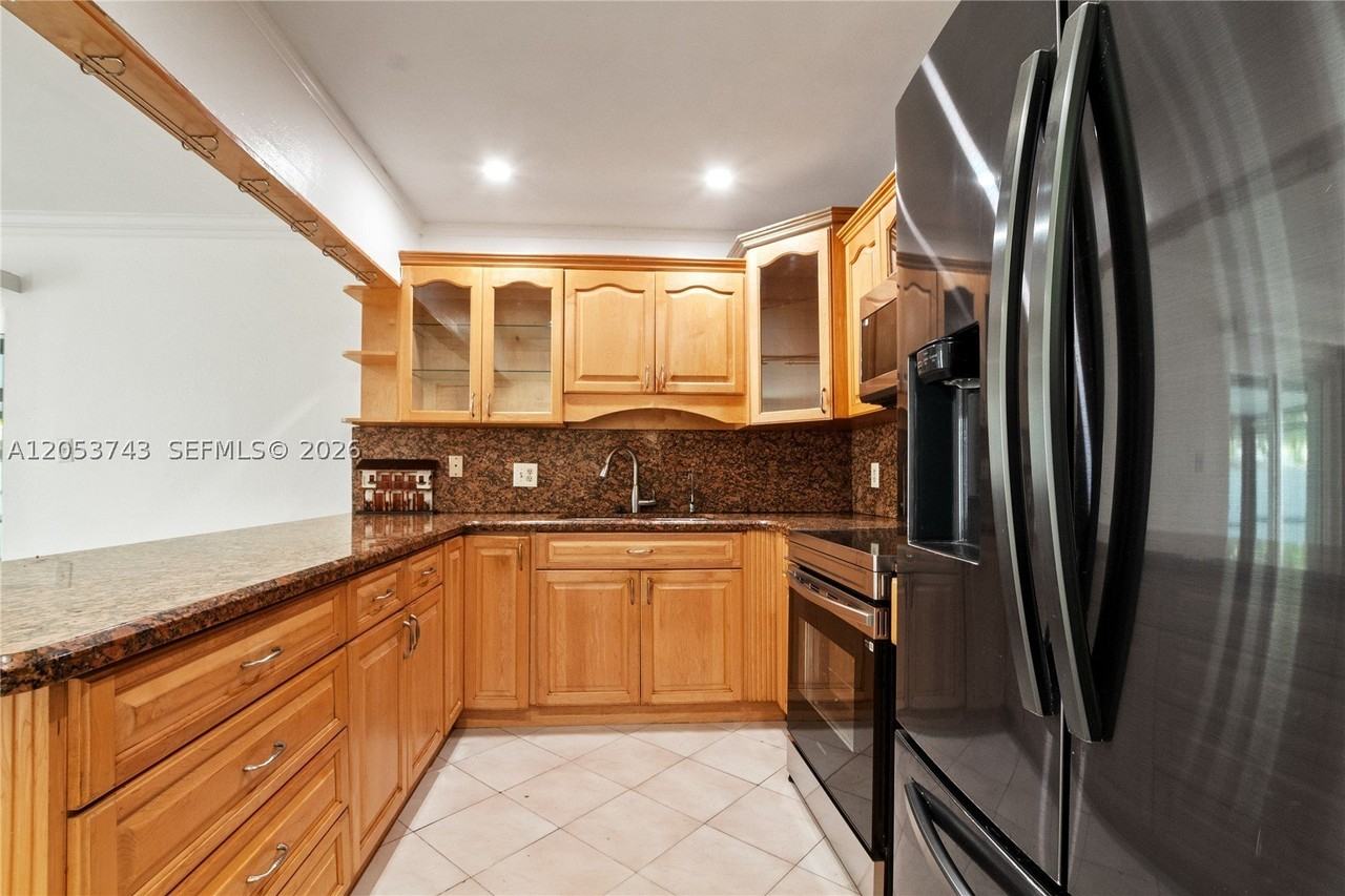 12262 Sw 10th St #3-8AI - Photo 7 of 25