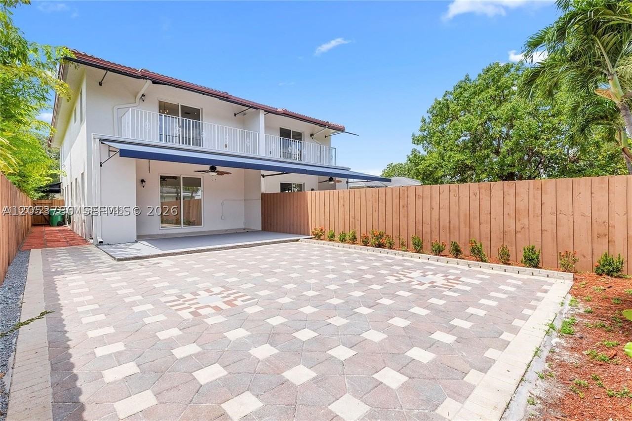 4023 Sw 10th St - Photo 2 of 25