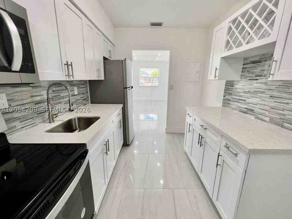 917 Nw 103rd St #917 - Photo 5 of 21