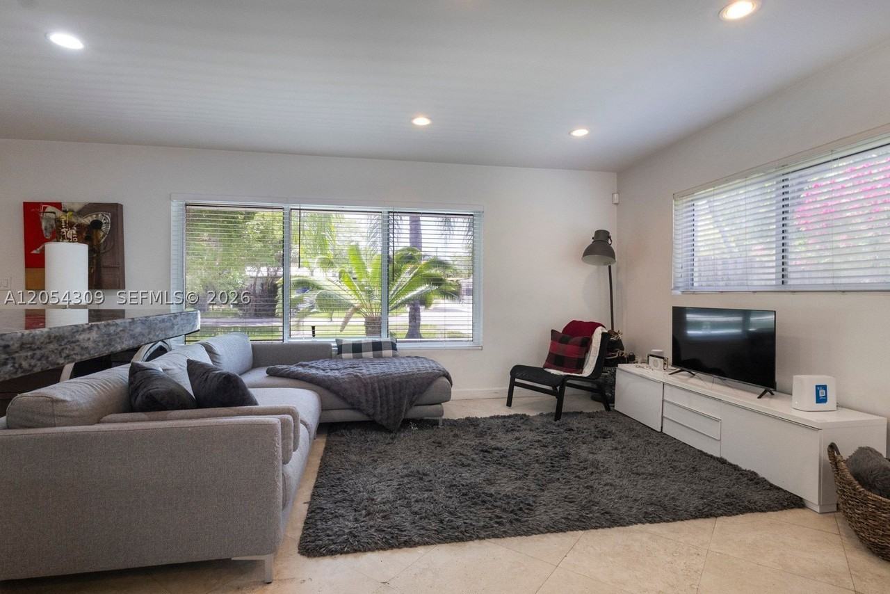 8315 Sw 62nd Ct - Photo 4 of 16
